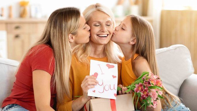Los españoles “queremos” un poco más a mamá que a papá